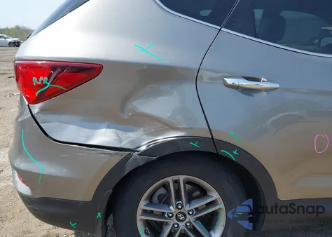 2017 Hyundai Santa Fe Sport 2.4L z USA, uszkodzony, nr VIN 5NMZUDLB8HH001912